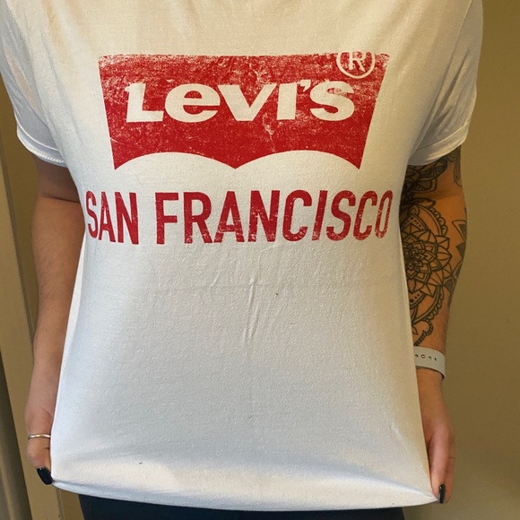 Levi’s Tee - Picture 2 of 2
